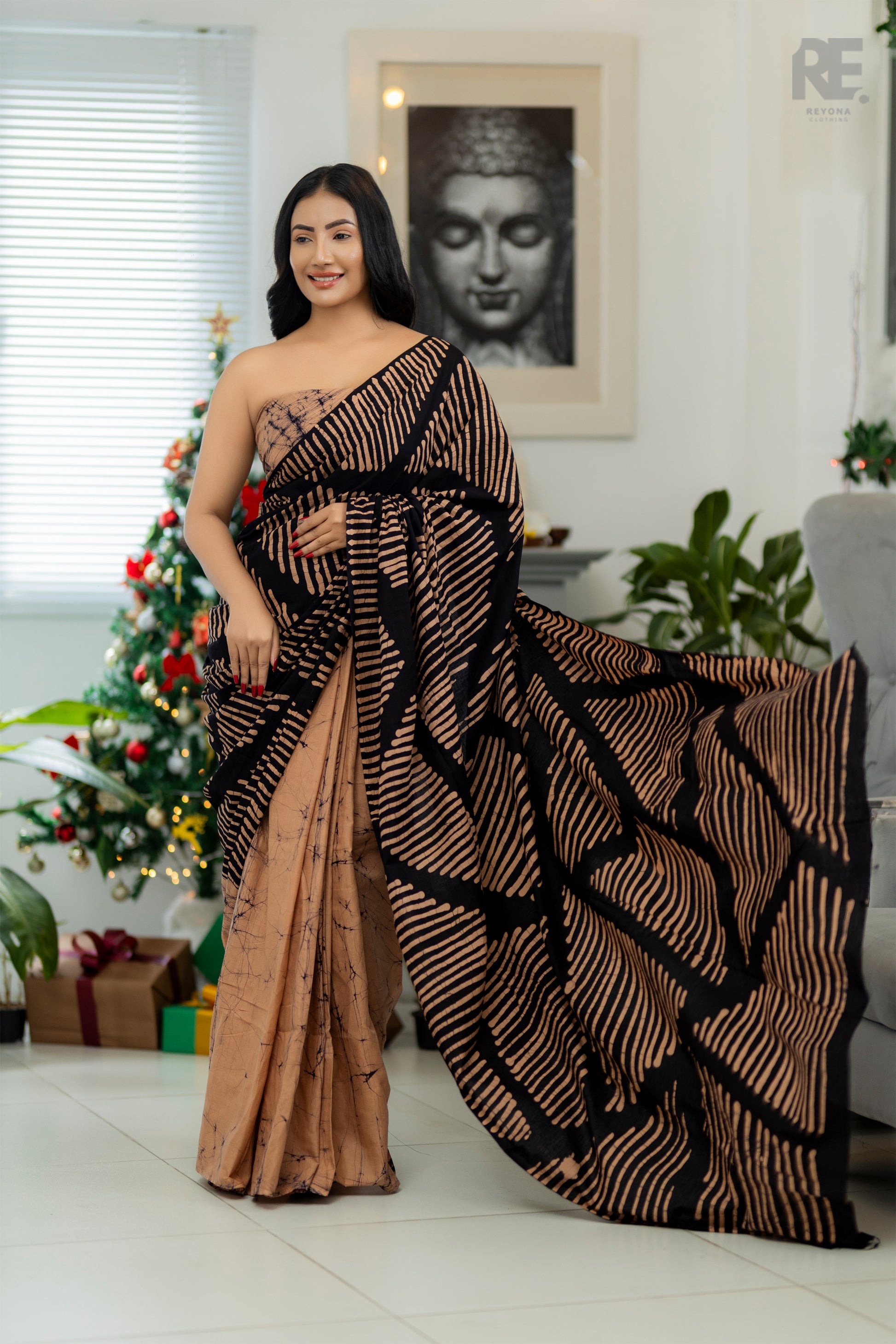 Woman wearing black and beige handcrafted cotton batik saree – Reyona ethnic wear